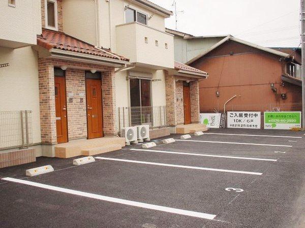 ロジエ（202） 駐車場