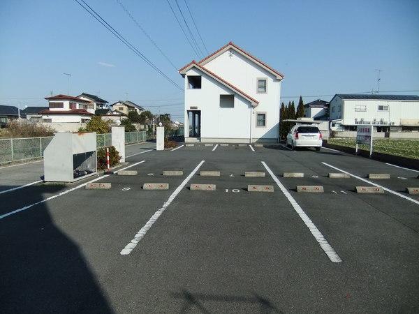 ピエールドゥ若宮（105） 駐車場