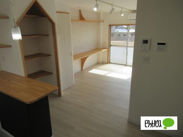 太田市内ケ島町アパート リビング