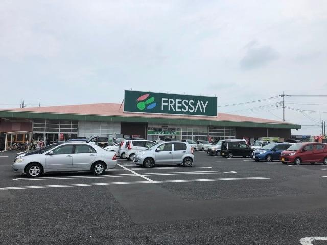 フレッセイフォリオ大泉店：943m