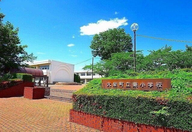 大泉町立東小学校：556m