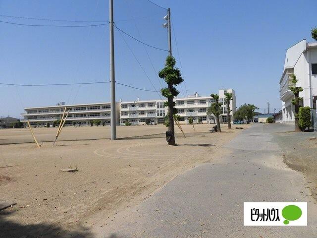 群馬県立館林女子高校：2490m