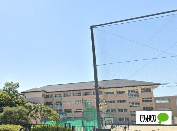 足利市立西中学校：956m