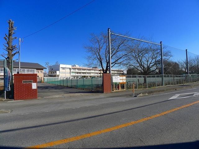 邑楽町立長柄小学校：2061m