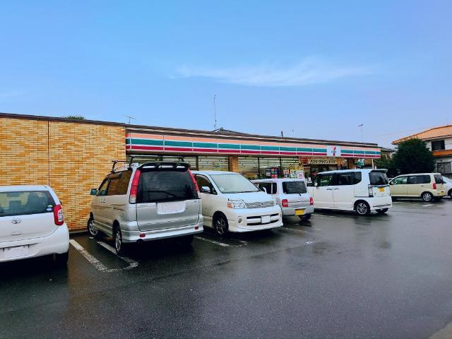 セブンイレブン大泉古氷店：547m