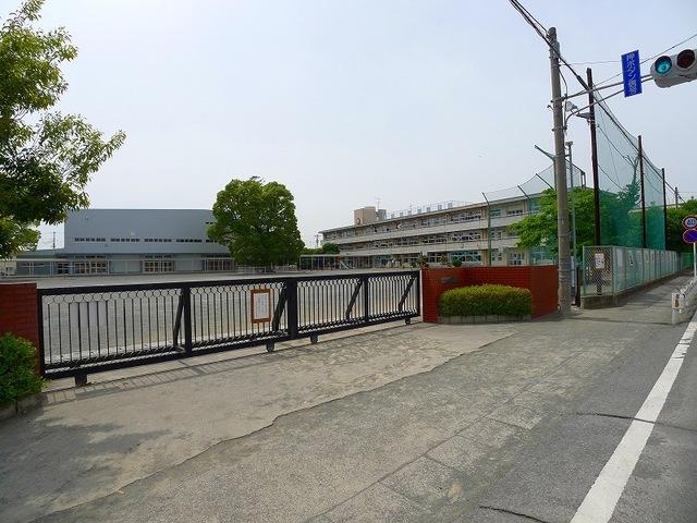 太田市立韮川小学校：584m