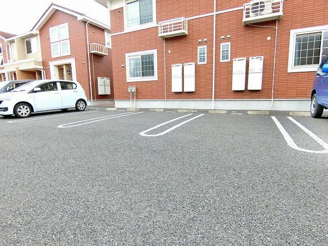 プリュジュールＣ（203） 駐車場