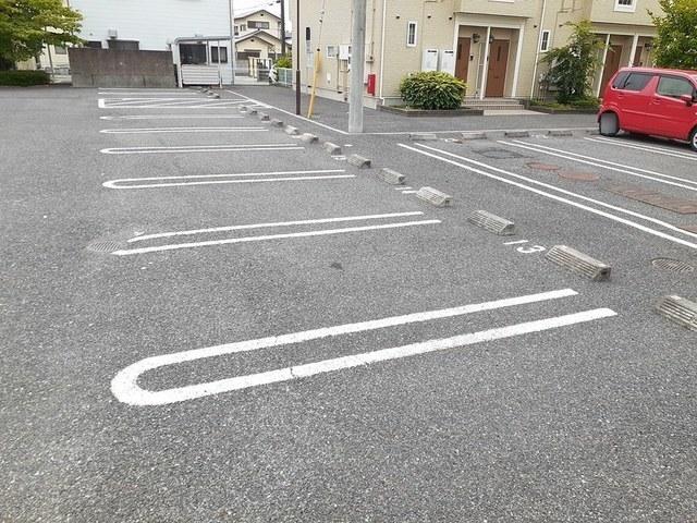 ファミーユＢ（101） 駐車場