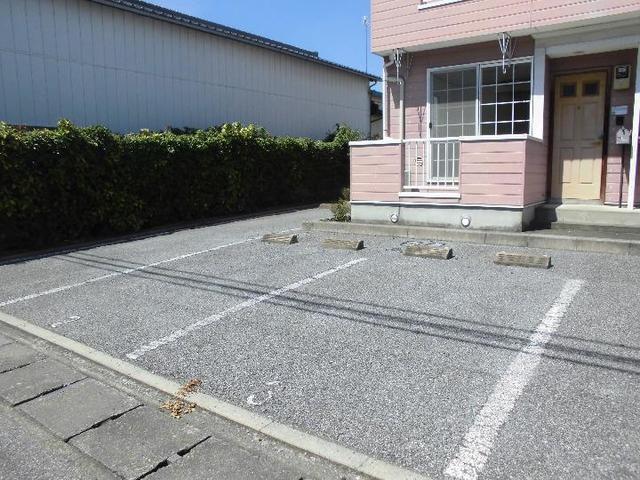 ヴィラローリー（203） 駐車場