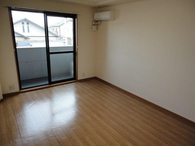 ティアラ 部屋画像