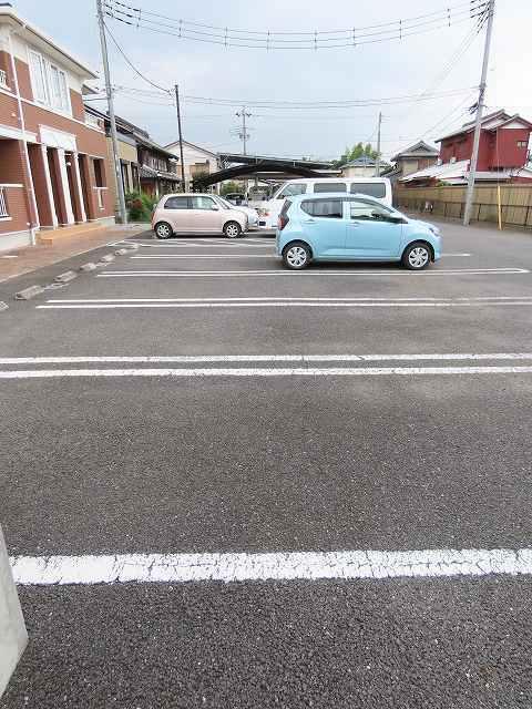 グランシャリオ（103） 駐車場