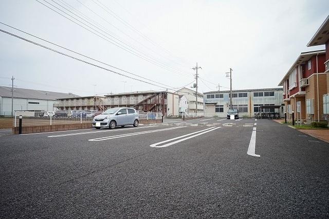 ルーチェＢ（104） 駐車場