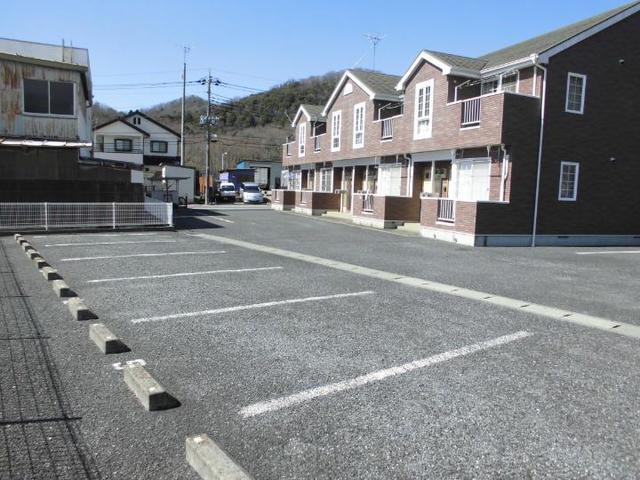 ウィステリア（102） 駐車場