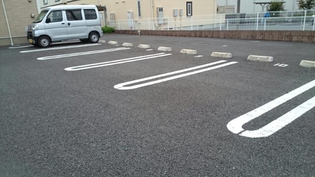 サン・ラフレシール（101） 駐車場