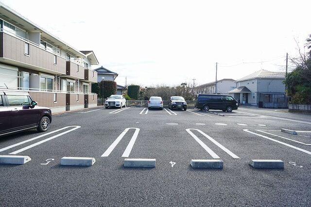 カルフール（102） 駐車場