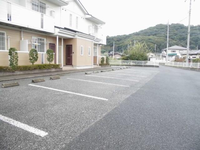 グラン・シャリオ（202） 駐車場