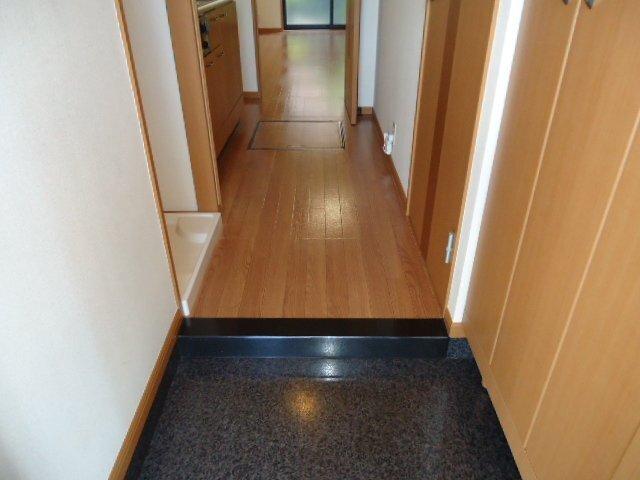 エルアールＡ 玄関