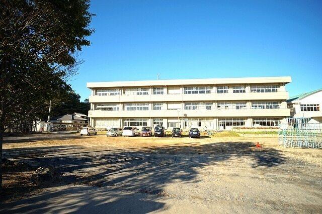 三重小学校：300m