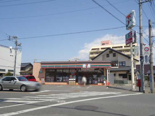 セブンイレブン館林城町店：627m