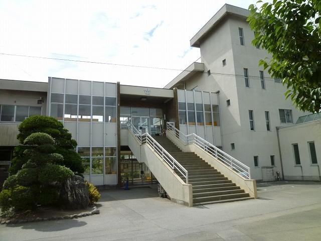 西小学校：600m