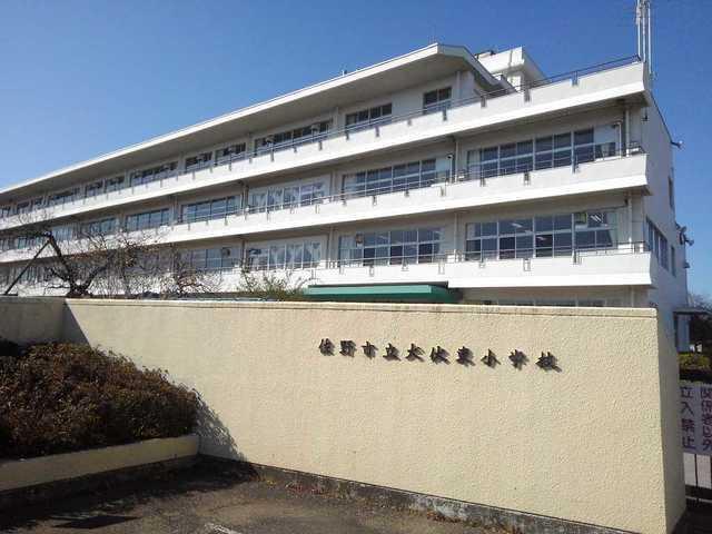 犬伏東小学校：1300m