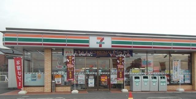 セブンイレブン栃本店：240m