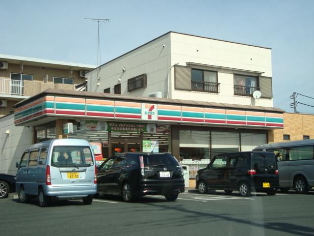 セブンイレブン：900m