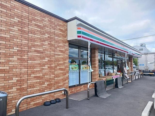 セブンイレブン高林バイパス店：621m