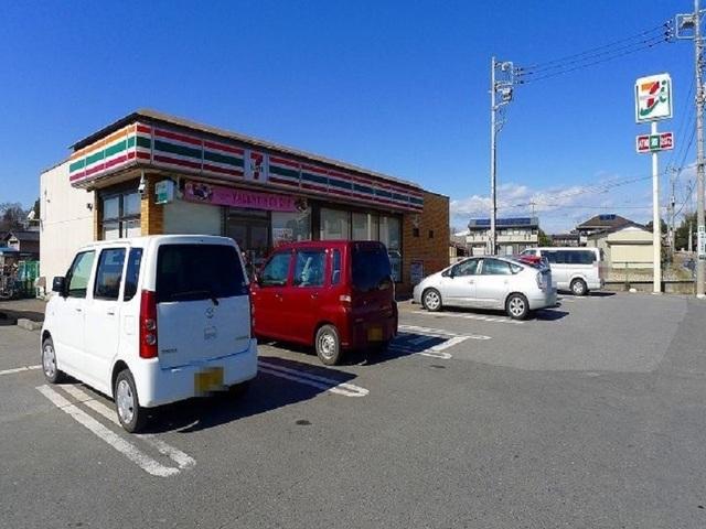 セブンイレブン：900m