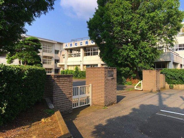 大泉町立南中学校：805m
