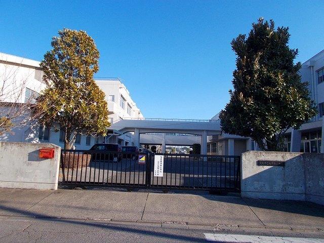 足利市立毛野南小学校：923m