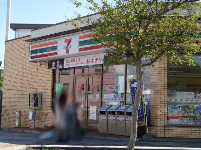 セブンイレブン佐野駅前店：658m