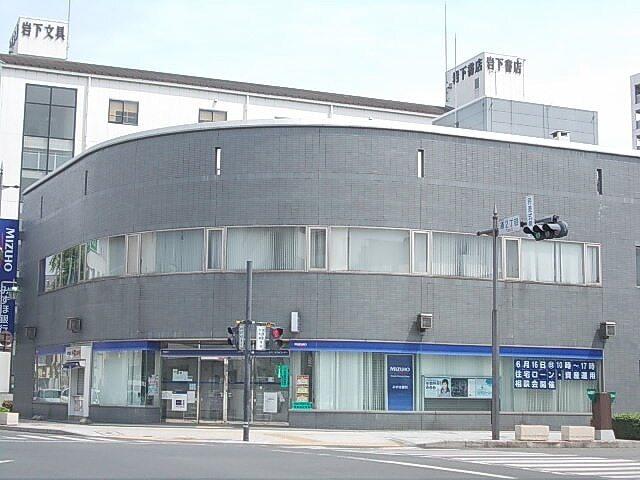 みずほ銀行：1300m
