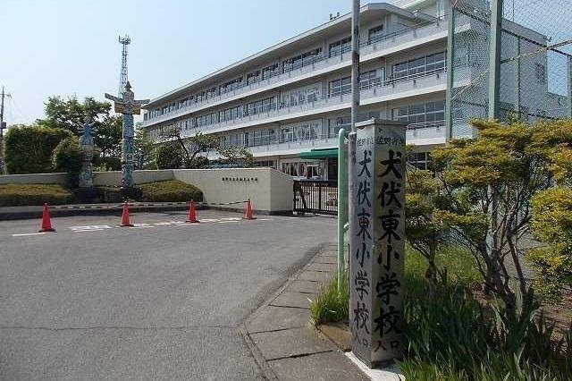 犬伏東小学校：600m