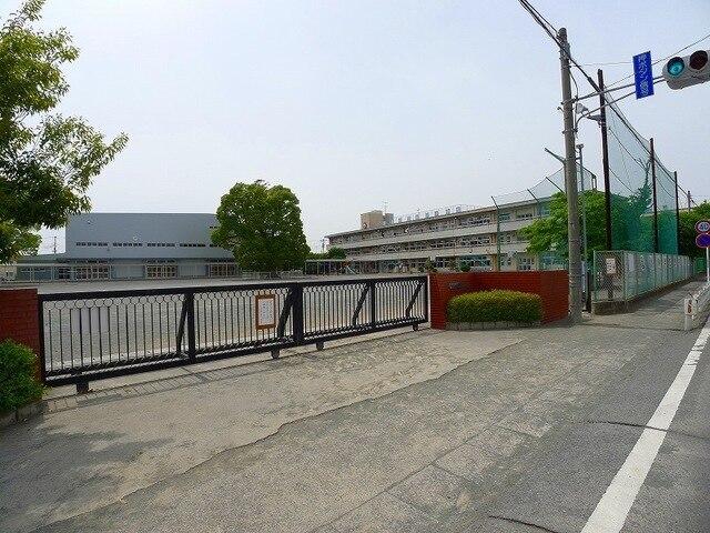 太田市立韮川小学校：1711m