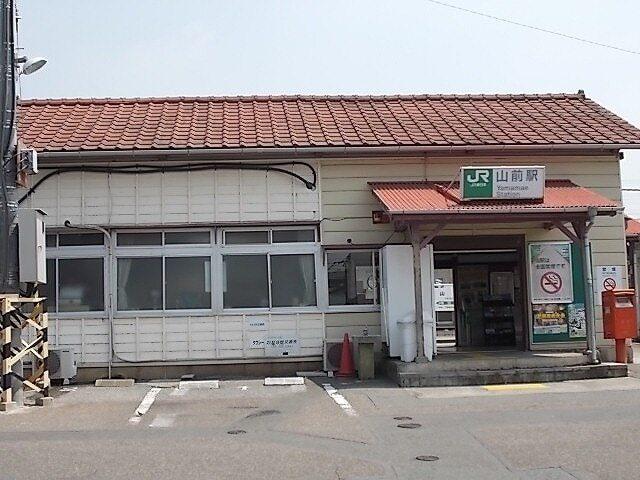 山前駅：500m