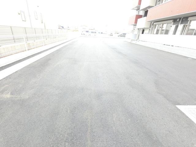ピノン（305） 駐車場