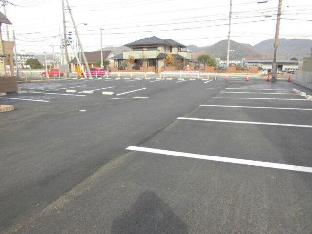 ディアレクス（102） 駐車場
