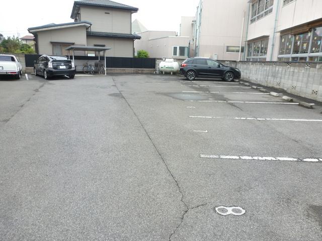 エルフォーレ（201） 駐車場