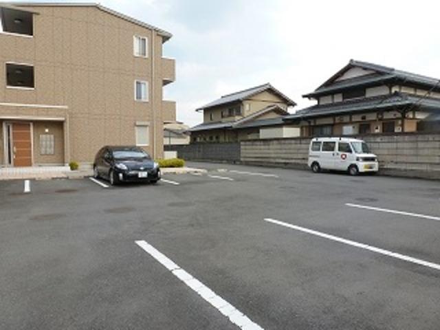 エテルノ（303） 駐車場