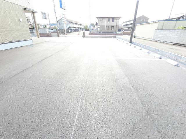 Ｈｕｉｔ Ｅｓｔ　Ｆ（105） 駐車場
