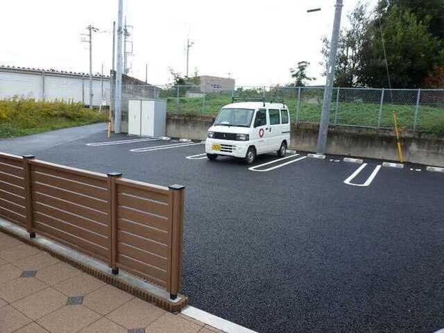 カーサ二ッ山　Ｂ（202） 駐車場