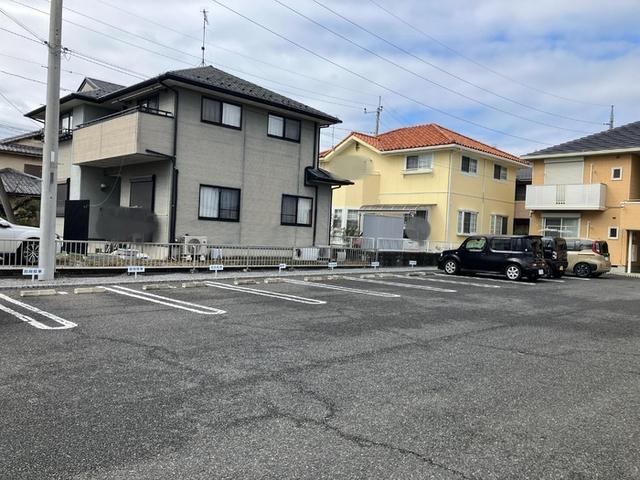 ルポゼ　A（102） 駐車場