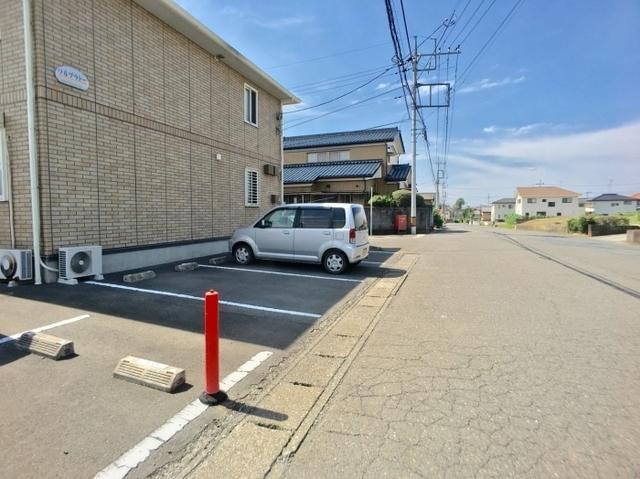 ソルプラトー（101） 駐車場