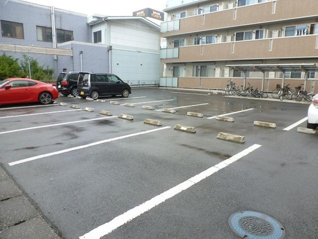 カリンビュー太田（201） 駐車場