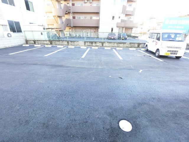 ＥＲＳＴＥ（102） 駐車場