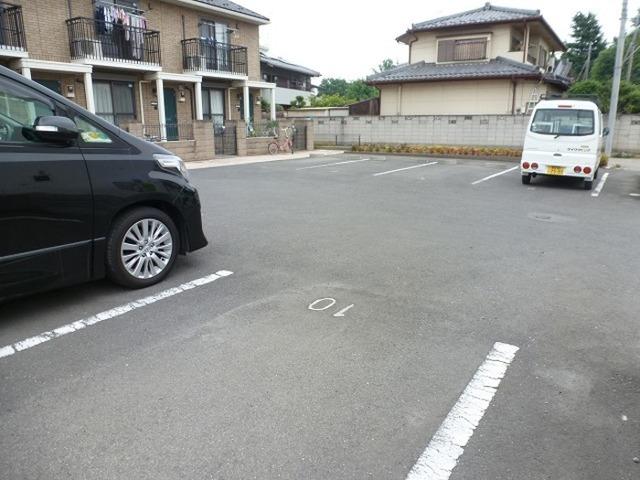 マルシェ（003） 駐車場