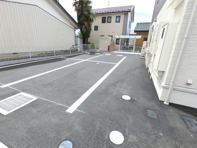 ブラン（101） 駐車場