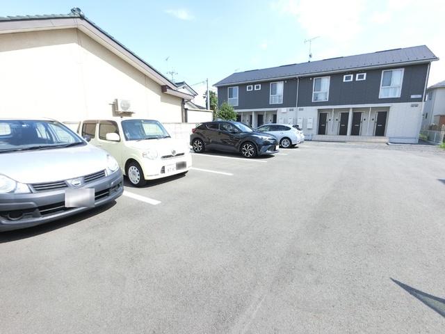 ブラン（101） 駐車場