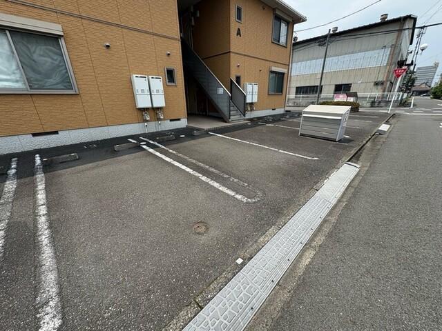 メゾンブリッツ（203） 駐車場
